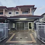 Semi -D Homestay Seremban 2