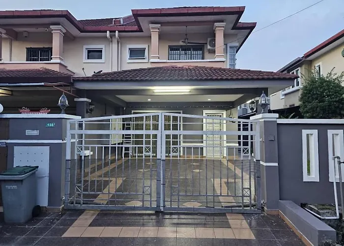 Semi -D Homestay Seremban 2