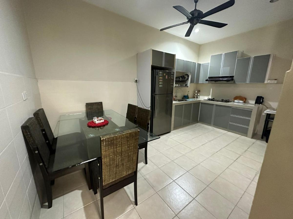 Semi -d 2 Rumah percutian Seremban