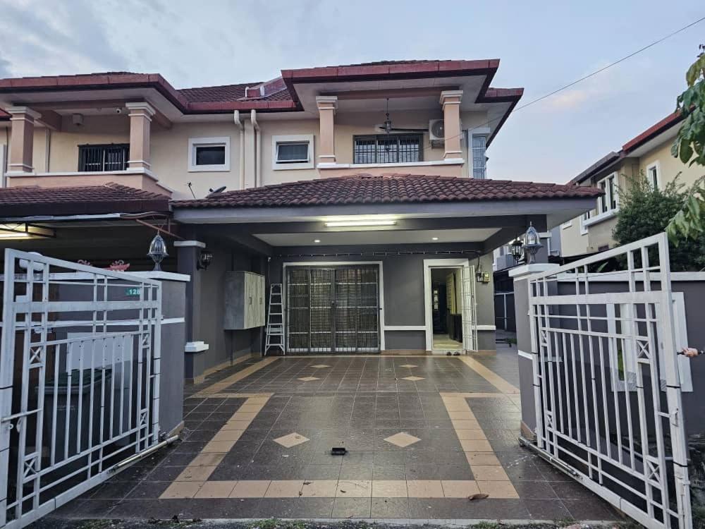 Semi -d 2 Rumah percutian Seremban