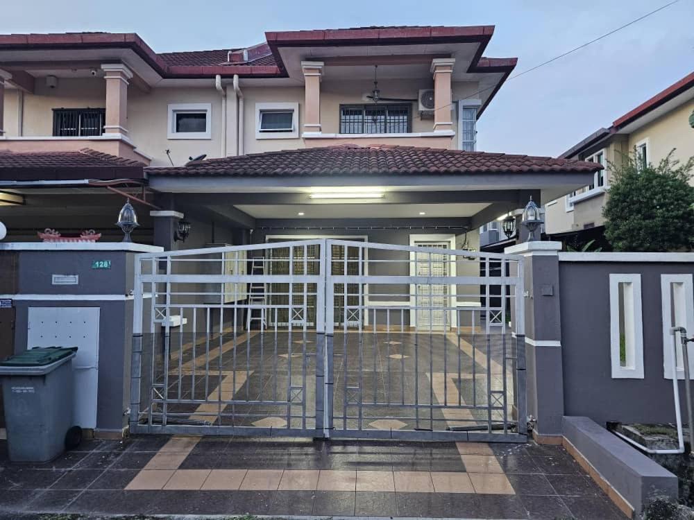 Semi -d 2 Rumah percutian Seremban